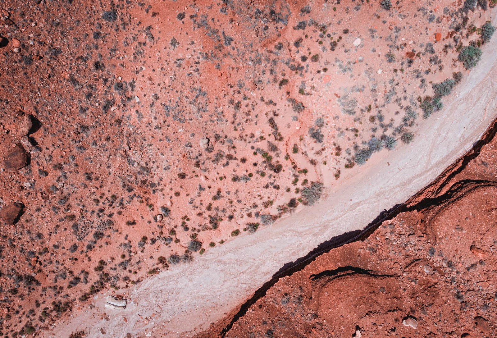 brown-rock-close-up